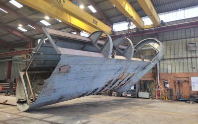 Superstructure de 10 Tonnes en phase de retournement_ATS_Saint Nazaire